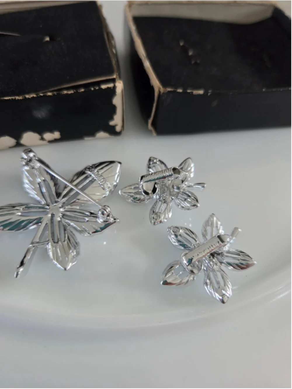 Vintage Sarah Coventry Silver Toned Brooch and Earring Set, One Size
